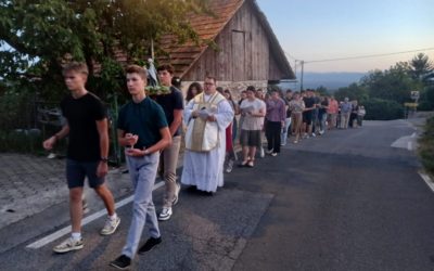 Sveta maša in procesija na vigilijo praznika Marijinega vnebovzetja